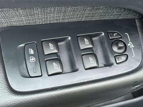 Used 2022 Volvo XC60 B5 Momentum image 15