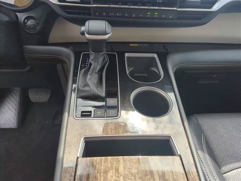 Certified 2025 Toyota Sienna Platinum AWD/4WD image 16