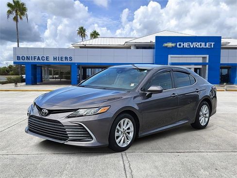 Used 2021 Toyota Camry LE image 2