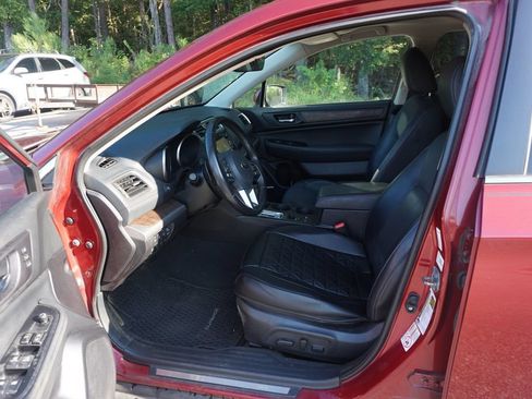 Used 2017 Subaru Outback 2.5i Limited AWD/4WD image 2