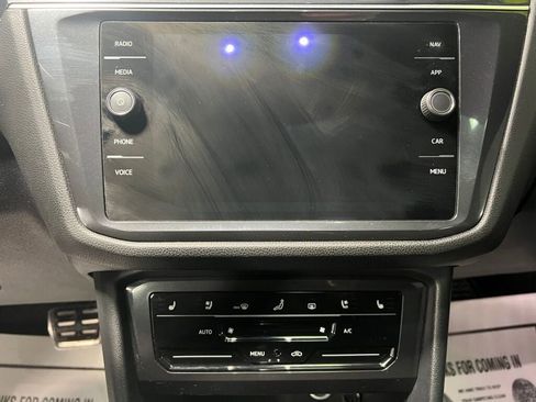 Used 2022 Volkswagen Tiguan SEL R-Line image 8