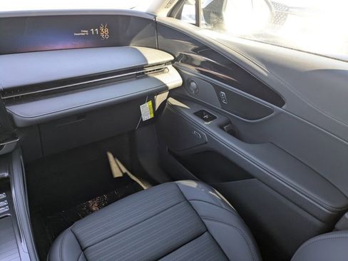 New 2026 Lincoln Nautilus Reserve AWD/4WD image 17