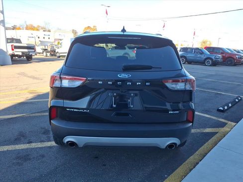 Used 2022 Ford Escape Titanium image 4