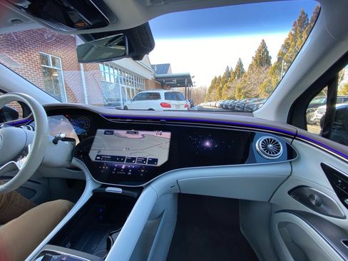 Used 2023 Mercedes-Benz EQS 580 4MATIC image 16