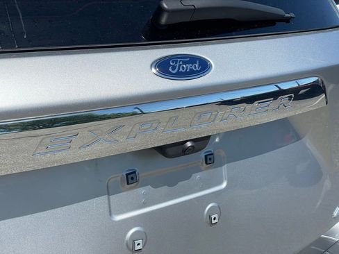 Used 2024 Ford Explorer XLT AWD/4WD image 29
