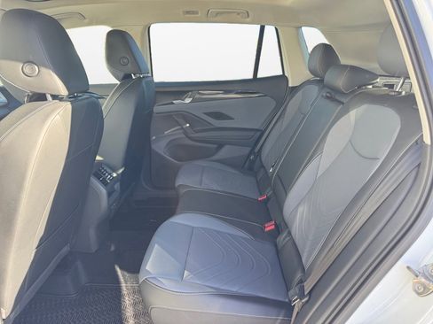 New 2025 Volkswagen Tiguan SE image 13