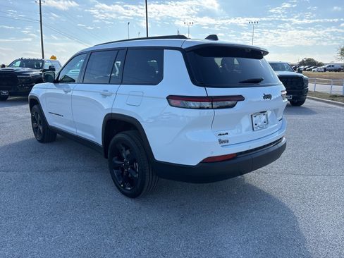 New 2025 Jeep Grand Cherokee L Limited w/ Luxury Tech Group II image 3