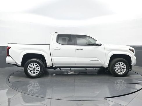 Used 2025 Toyota Tacoma SR5 AWD/4WD image 2