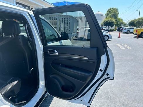Used 2019 Jeep Grand Cherokee Limited AWD/4WD image 27