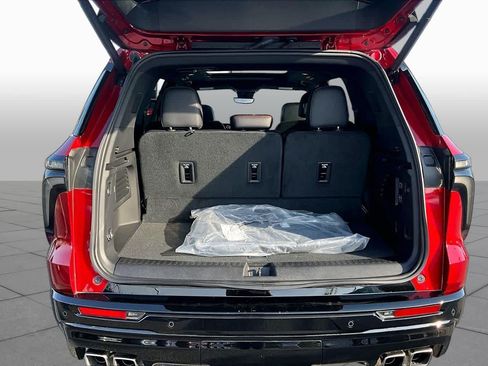 Used 2025 Chevrolet Traverse RS w/ LPO, Floor Liner Package AWD/4WD image 37