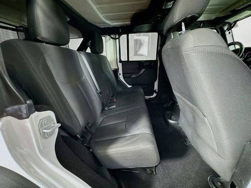 Used 2018 Jeep Wrangler Unlimited Sport w/ Quick Order Package 24W AWD/4WD image 29