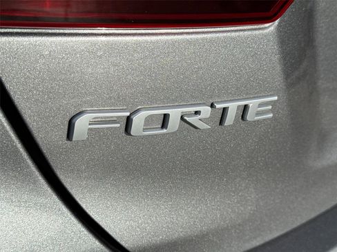 Used 2023 Kia Forte LXS w/ LXS Technology Package FWD image 10