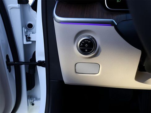 Certified 2025 Mercedes-Benz C 300 4MATIC Sedan image 36