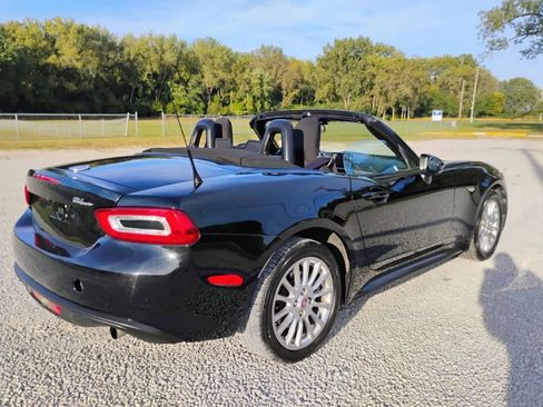 Used 2017 FIAT 124 Spider Classica image 6