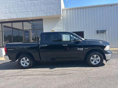 Used 2021 RAM 1500 4x4 Crew Cab Classic w/ Chrome Appearance Group image 2