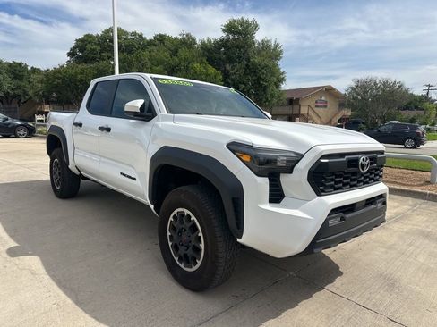 Used 2024 Toyota Tacoma TRD Off-Road image 8