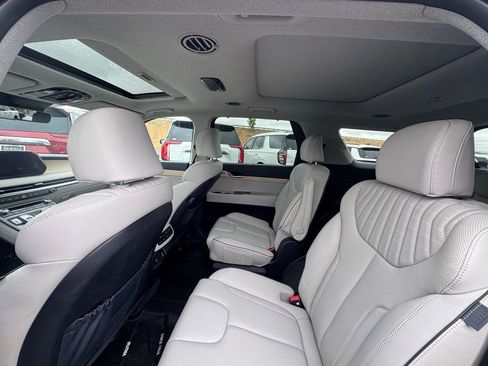 Used 2024 Hyundai Palisade Limited image 2