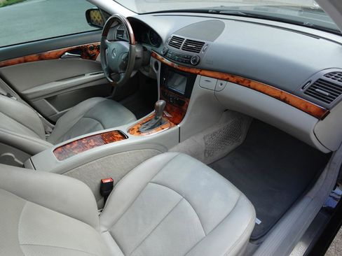 Used 2005 Mercedes-Benz E 320 Sedan image 8