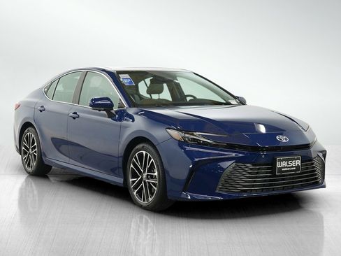 Used 2026 Toyota Camry XLE w/ Premium Plus Package FWD image 7