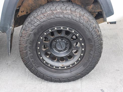 Used 2017 Toyota Tacoma TRD Off-Road image 17