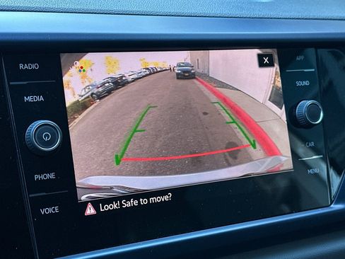 Used 2022 Volkswagen Taos SE image 19