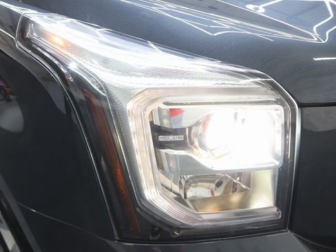 Used 2020 GMC Yukon Denali w/ Open Road Package image 28