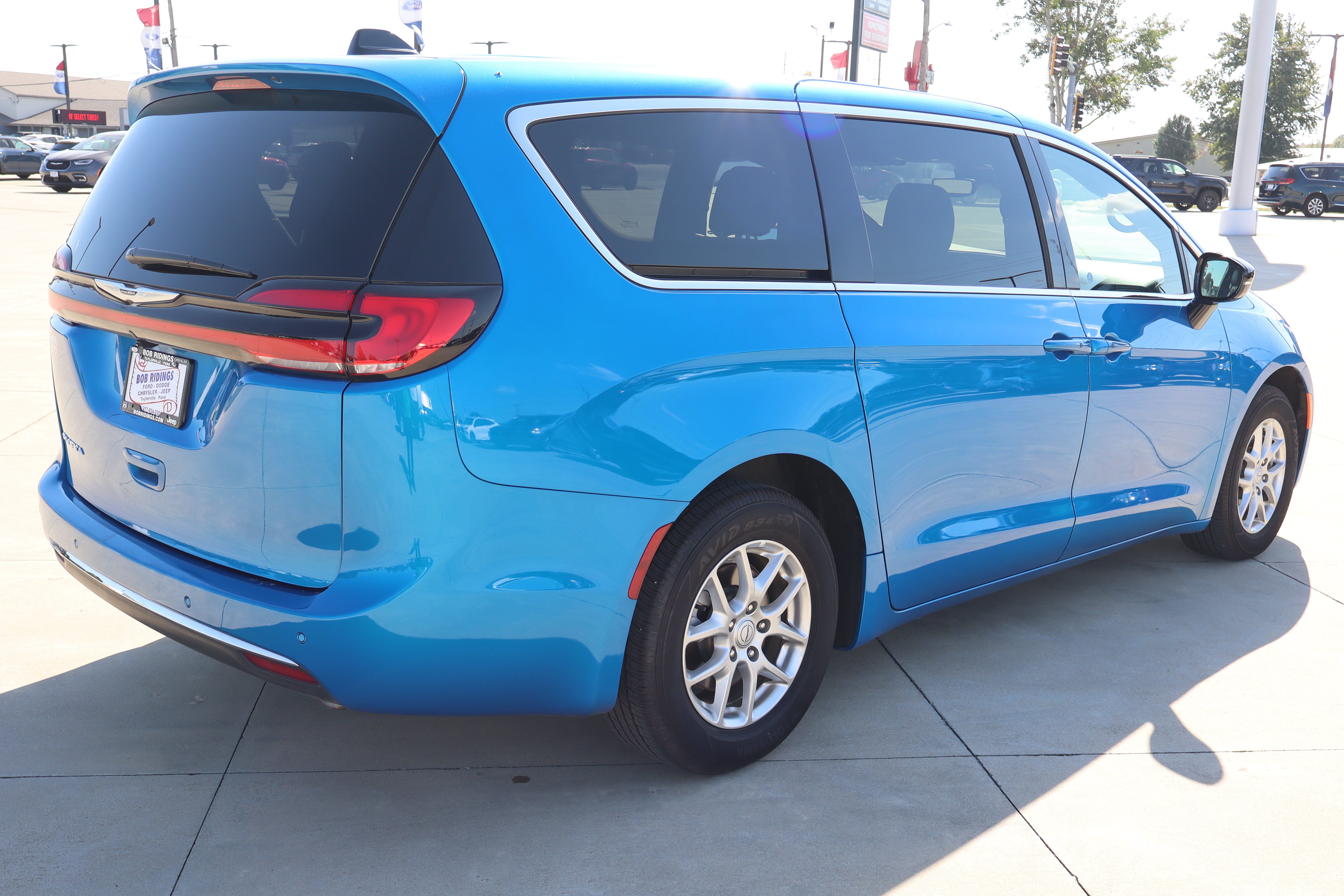 Used 2026 Chrysler Pacifica Select FWD image 5
