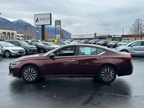 Used 2024 Nissan Altima 2.5 SV FWD image 8