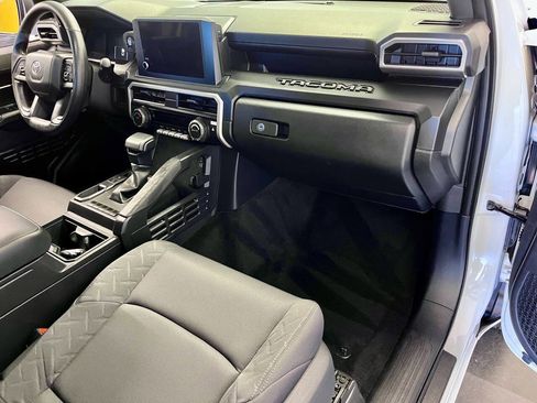 Used 2024 Toyota Tacoma SR image 17