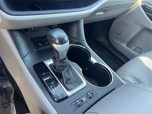 Used 2016 Toyota Highlander Limited image 35