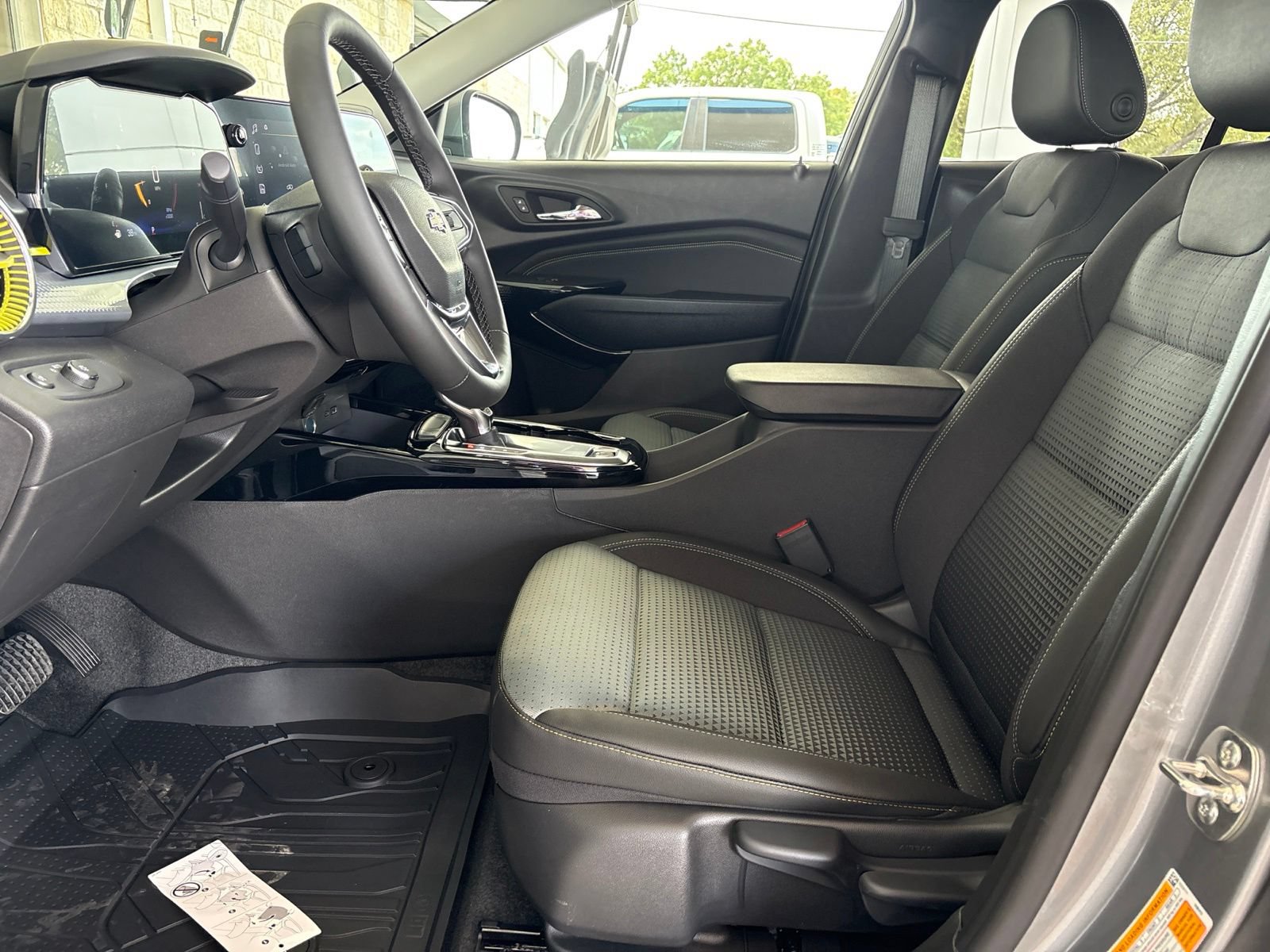 New 2026 Chevrolet Trax LT w/ LT Convenience Package FWD image 13