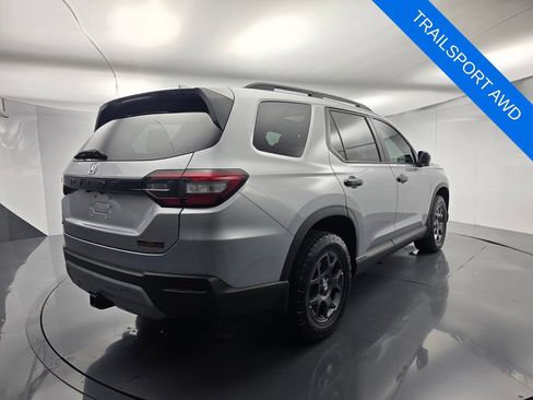 Used 2025 Honda Pilot TrailSport image 4