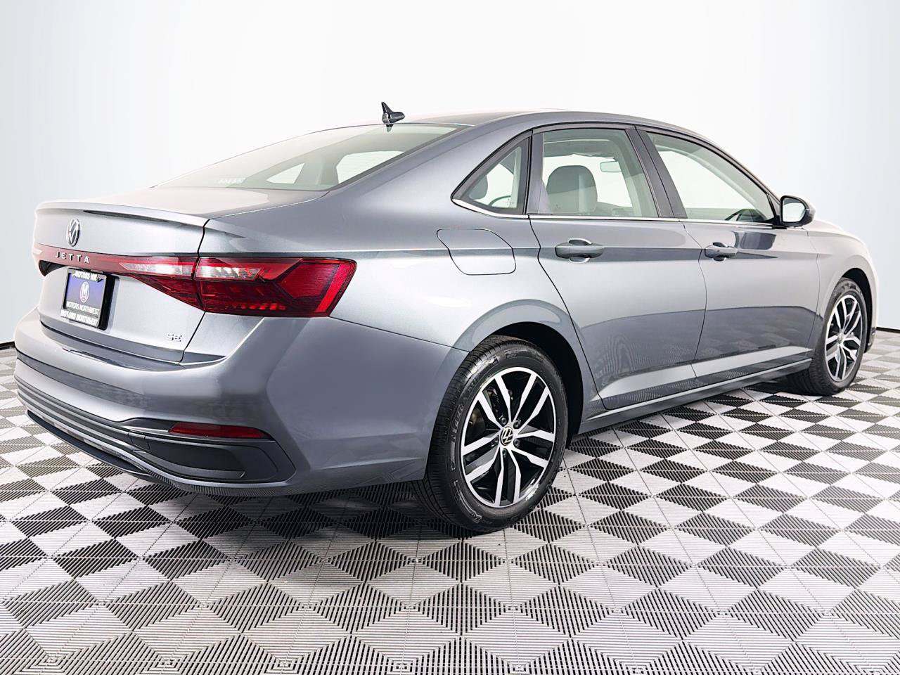 Used 2025 Volkswagen Jetta SE FWD image 26