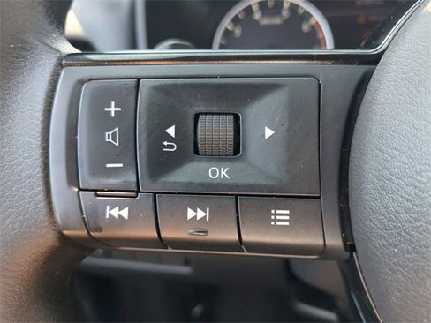 Used 2021 Nissan Rogue S image 26