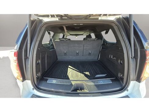 Used 2023 Chevrolet Suburban RST w/ Sport Performance Package image 31