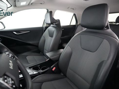 Used 2024 Kia Niro Wind w/ Wind Preserve Package image 4