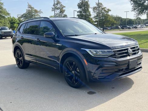 Used 2023 Volkswagen Tiguan SE R-Line FWD image 2