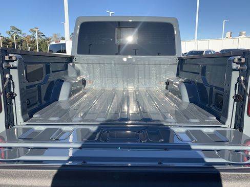 New 2025 Jeep Gladiator Sport image 27