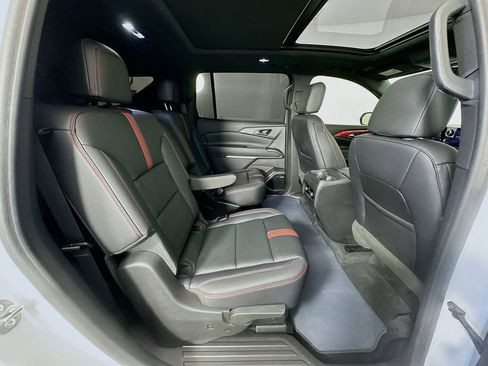 Used 2024 Chevrolet Traverse RS image 29