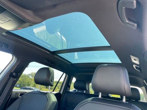 Used 2022 Volkswagen Tiguan SE R-Line image 25