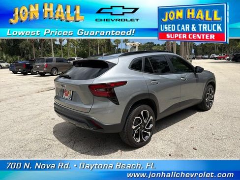 Used 2025 Chevrolet Trax RS w/ Driver Confidence Package FWD image 12