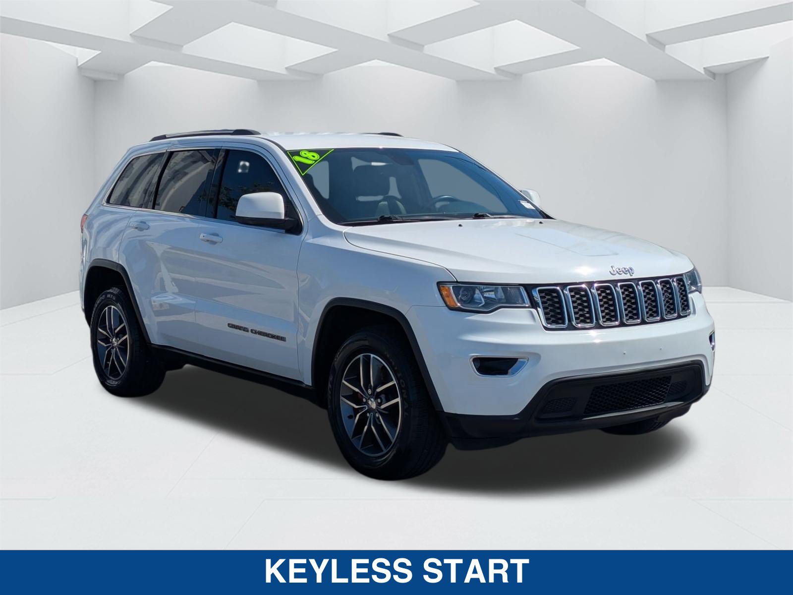 Used 2018 Jeep Grand Cherokee Laredo RWD image 3