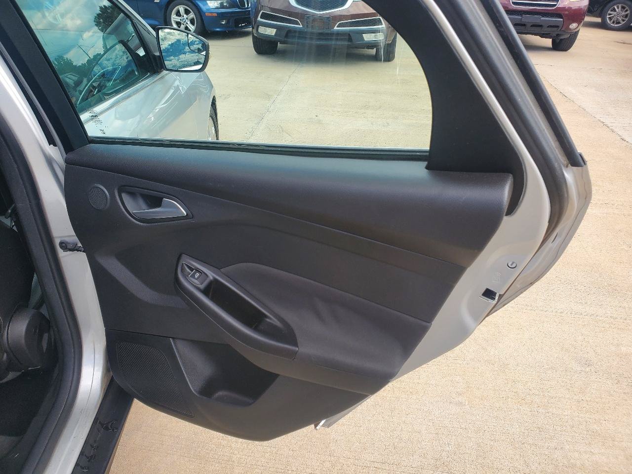 Used 2014 Ford Focus Titanium FWD image 8