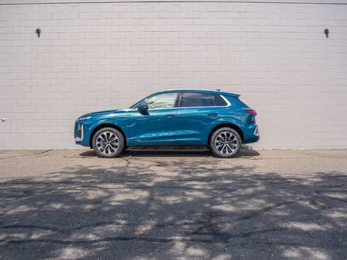 New 2026 Audi Q3 quattro 2.0T AWD/4WD image 3