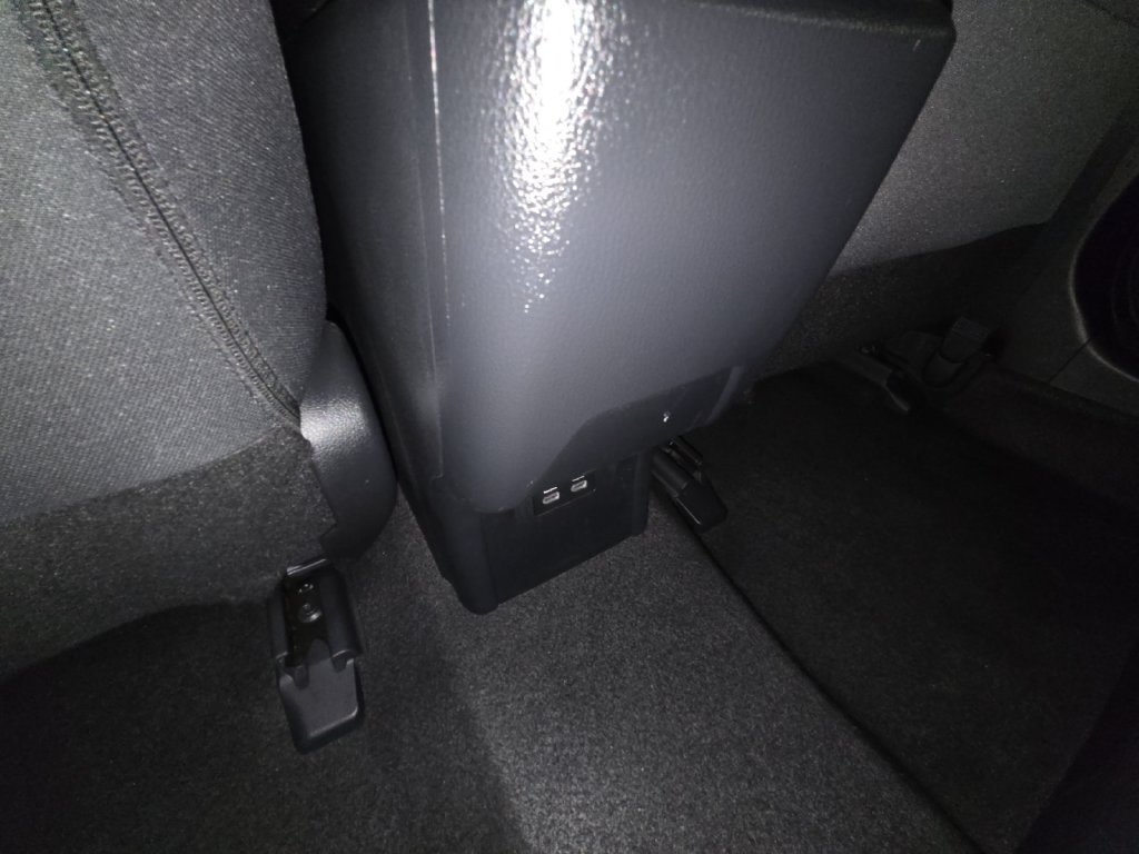 Used 2025 Toyota Prius LE FWD image 34