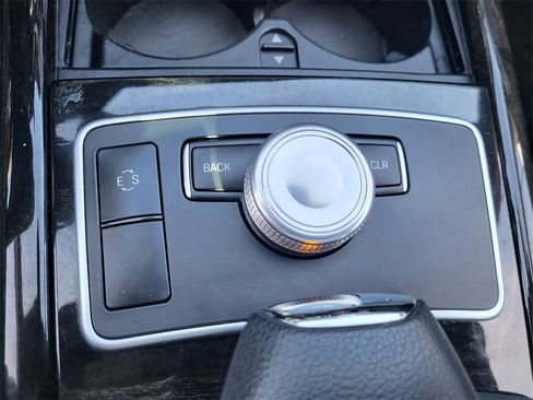 Used 2012 Mercedes-Benz E 550 4MATIC Sedan image 26