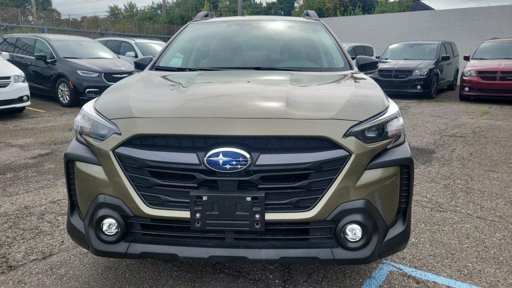 Used 2023 Subaru Outback Premium AWD/4WD image 4