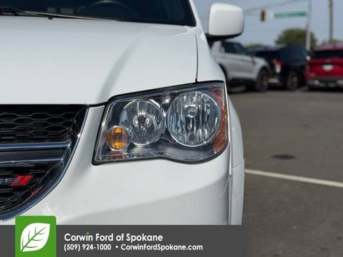 Used 2016 Dodge Grand Caravan SE FWD image 8