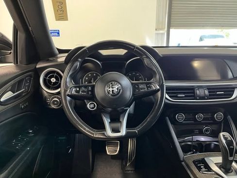 Used 2022 Alfa Romeo Stelvio Ti AWD/4WD image 21