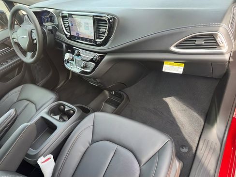 New 2026 Chrysler Pacifica Select w/ S Appearance Package FWD image 10